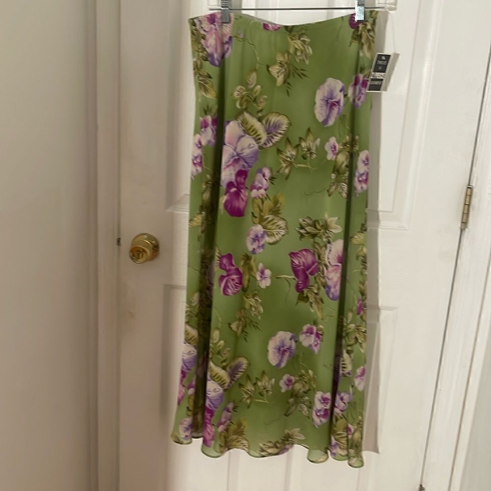 2pc Vintage Leslie Fay, beautiful two piece green floral set